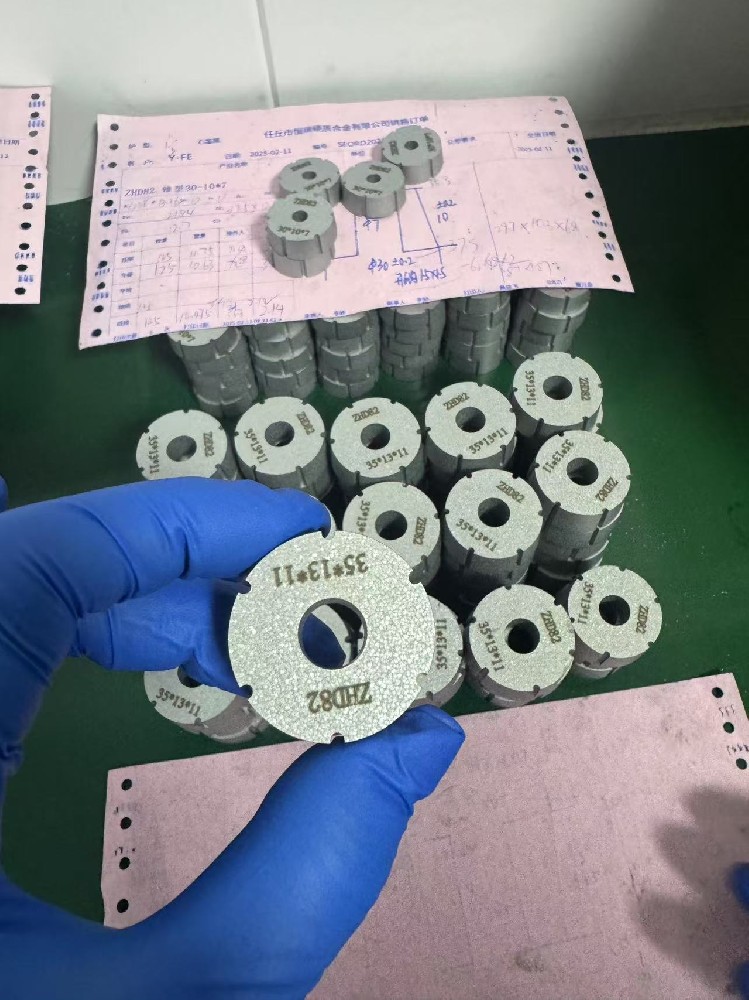 選擇優(yōu)質(zhì)硬質(zhì)合金模具材料最應(yīng)該注重哪些關(guān)鍵因素? 選擇優(yōu)質(zhì)硬質(zhì)合金模具材料最應(yīng)該注重哪些關(guān)鍵因素?